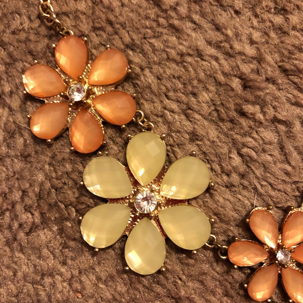 Flower Necklace - Picture 2 of 3